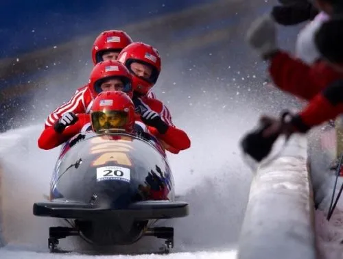 bobsleigh-team-work